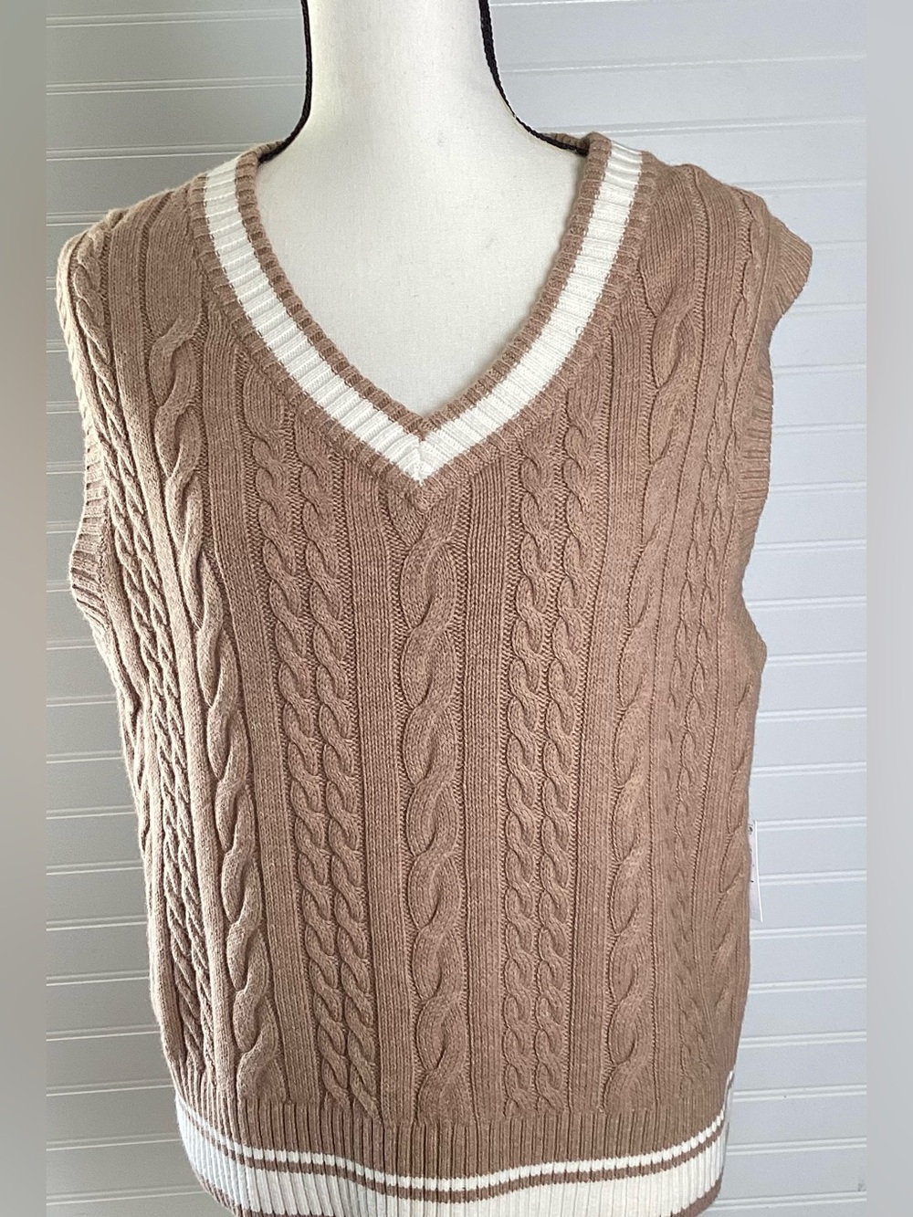 Old Navy Taupe Cable Knit V-Neck Sweater Vest with White Trim wool& cotton blend
